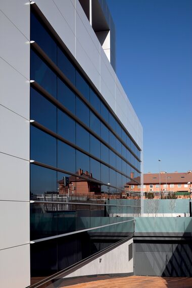 EcoSystem 50 Türen, ConceptSystem 77 Fenster, ConceptSystem 77 Türen, EcoSystem 50 Fenster und ConceptWall 50 Fassaden - Ferbocar ansässig in Madrid, Spanien