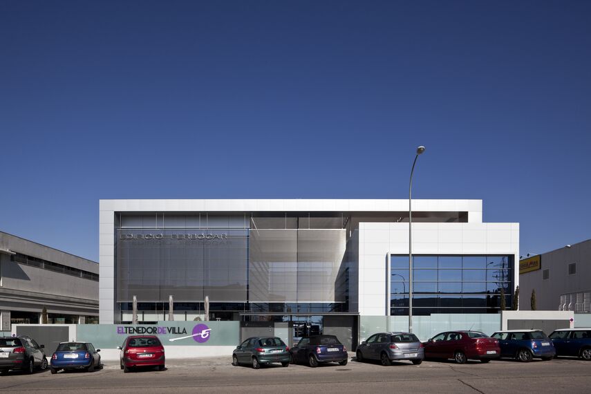 EcoSystem 50 Türen, ConceptSystem 77 Fenster, ConceptSystem 77 Türen, EcoSystem 50 Fenster und ConceptWall 50 Fassaden - Ferbocar ansässig in Madrid, Spanien