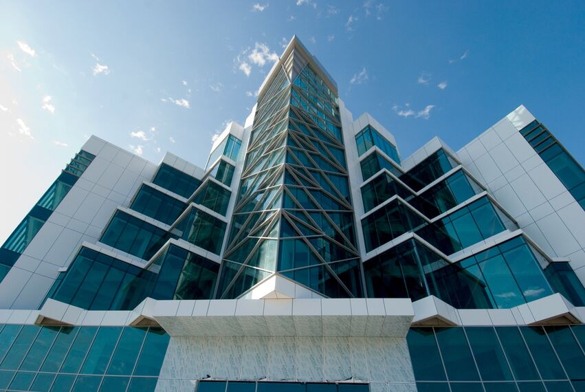 ConceptWall 50 Fassaden, ConceptSystem 59Pa Türen und ConceptSystem 59Pa Fenster - Office building Al Afoo Building ansässig in Salmabad, Bahrain