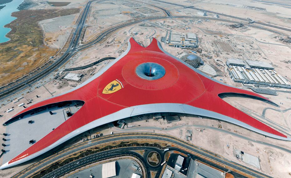 ConceptWall 86 Fassaden - Ferrari World Abu Dhabi ansässig in Abu Dhabi, Vereinigte Arabische Emirate