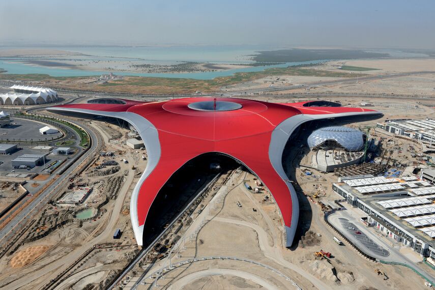 ConceptWall 86 Fassaden - Ferrari World Abu Dhabi ansässig in Abu Dhabi, Vereinigte Arabische Emirate