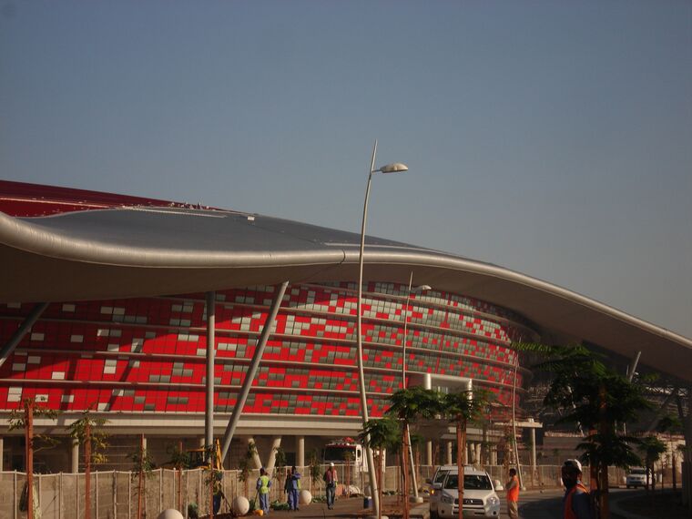 ConceptWall 86 Fassaden - Ferrari World Abu Dhabi ansässig in Abu Dhabi, Vereinigte Arabische Emirate