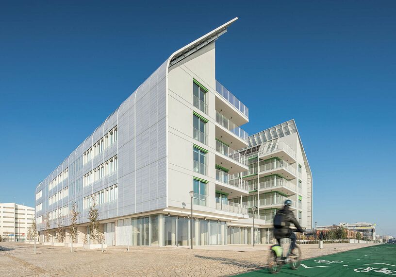 HiFinity Schieben und Falten, ConceptSystem 59Pa Türen, ConceptWall 50 Fassaden und SlimLine 38 Ferro Fenster - Wohnungskomplex Prata Riverside village ansässig in Lisbon, Portugal