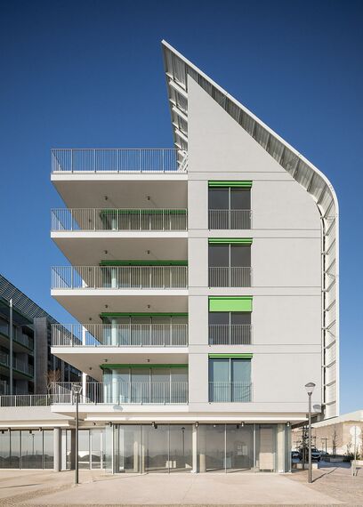 HiFinity Schieben und Falten, ConceptSystem 59Pa Türen, ConceptWall 50 Fassaden und SlimLine 38 Ferro Fenster - Wohnungskomplex Prata Riverside village ansässig in Lisbon, Portugal