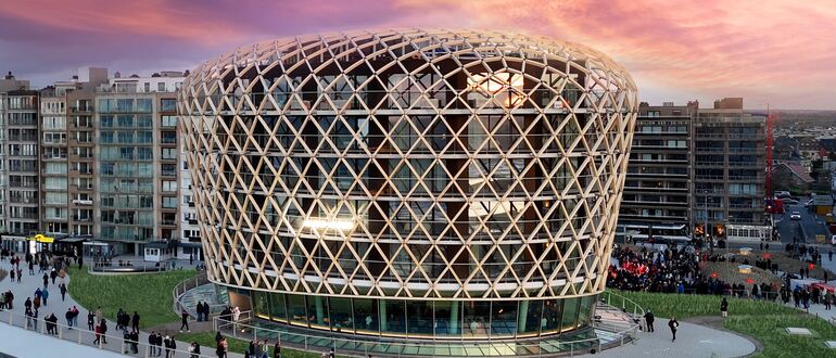 SILT Casino bei Nacht.