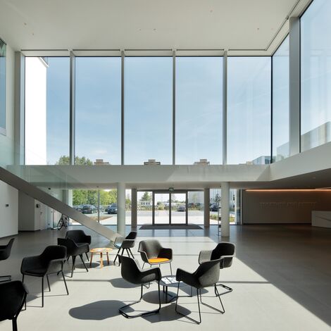Eingangshalle reynaers Campus.