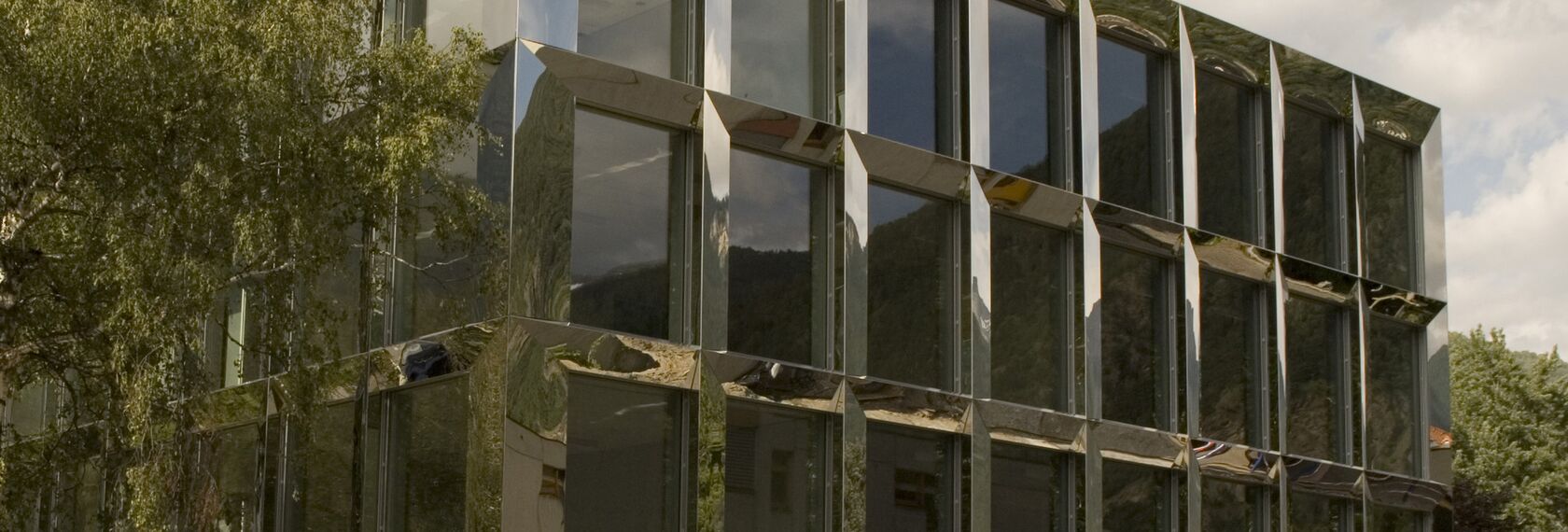 CS 86-HI (c) Abgesagte Systeme und ConceptWall 50 Fassaden - College/University Technical Vocational School Visp ansässig in Visp, Schweiz