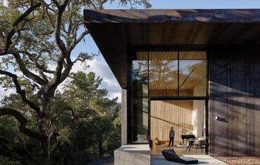  Moderne Betonvilla im Wald.