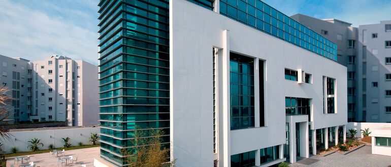 BriseSoleil 100 Sonnenschutz und ConceptWall 60 Fassaden - Embassy of Canada ansässig in Tunis, Tunesien